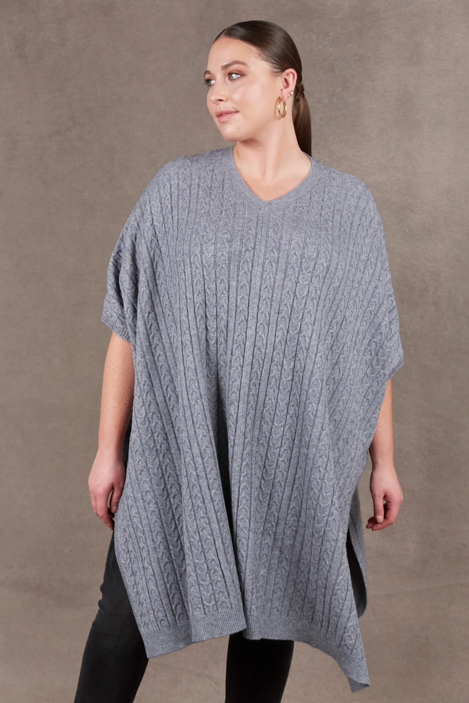 Alawa Cable Poncho - Smoke