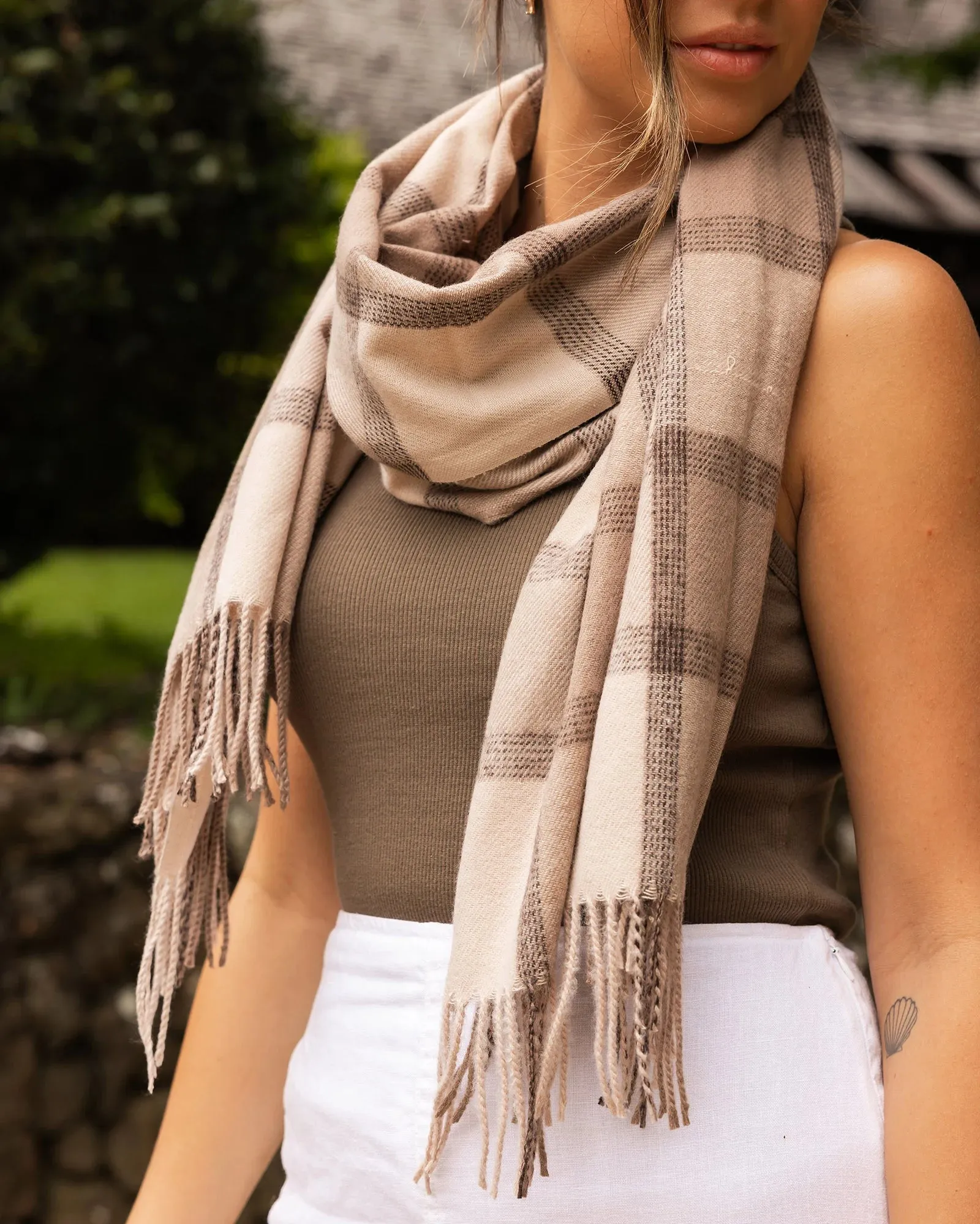 Edinburgh Scarf in Plaid Mocha