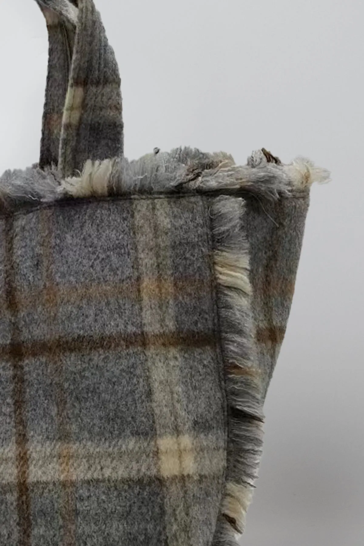 FRAYED FLANNEL PLAID TOTE