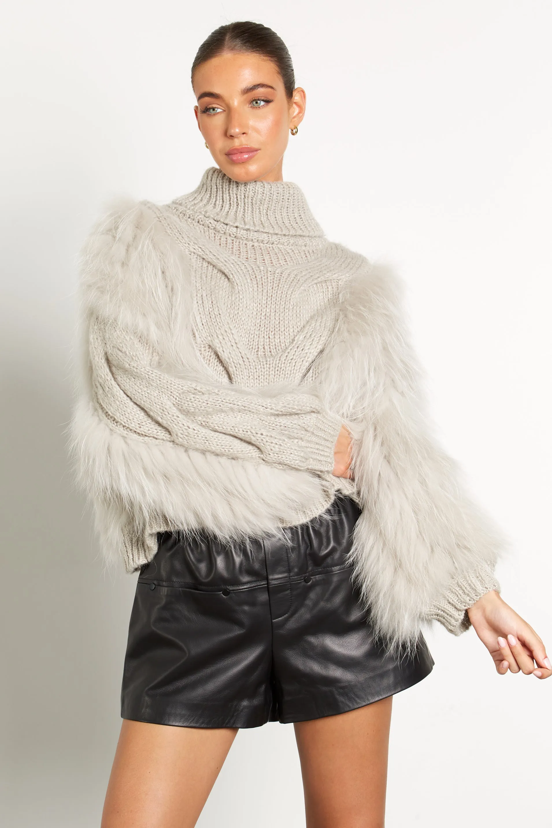 Halle Fur Jumper