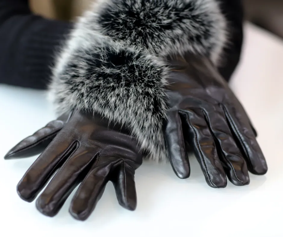 Leather Gloves with Fox Trim